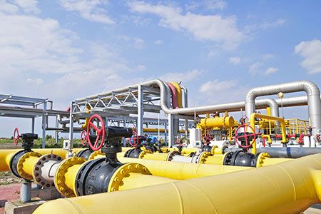 Oil prices strengthen after morning scare